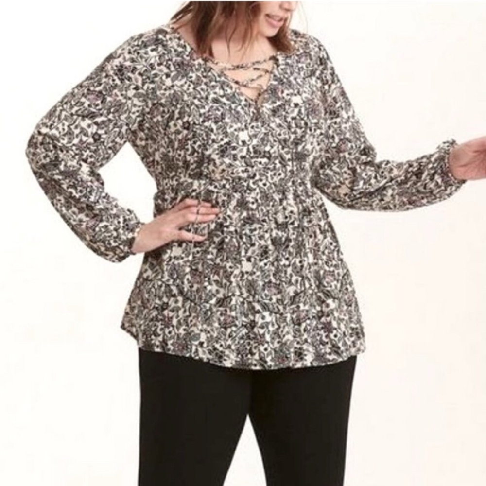 Torrid Tie Blouse Black and Pink Paisley Print‎ Plus Size 3X EUC